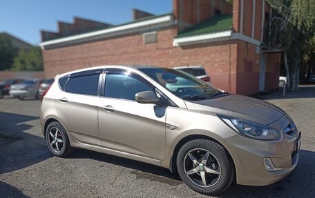 Hyundai Solaris II рестайлинг, 2012 год, 900 000 рублей, 3 фотография