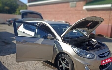 Hyundai Solaris II рестайлинг, 2012 год, 900 000 рублей, 4 фотография