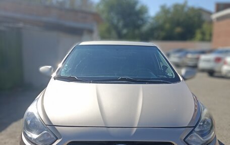 Hyundai Solaris II рестайлинг, 2012 год, 900 000 рублей, 29 фотография