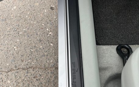 Toyota Prius, 2010 год, 1 090 000 рублей, 10 фотография