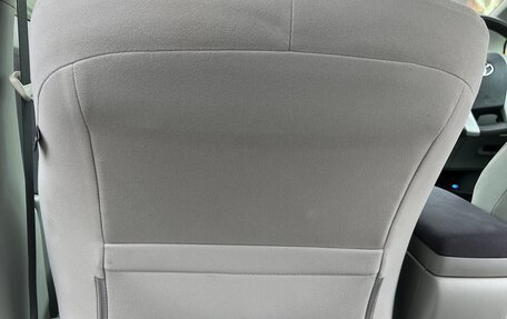 Toyota Prius, 2010 год, 1 090 000 рублей, 15 фотография