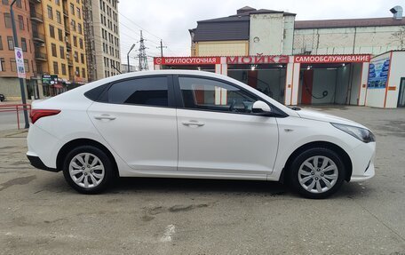 Hyundai Solaris II рестайлинг, 2021 год, 1 385 000 рублей, 5 фотография