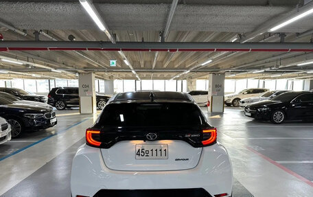 Toyota Yaris, 2022 год, 5 000 000 рублей, 4 фотография