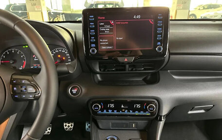 Toyota Yaris, 2022 год, 5 000 000 рублей, 15 фотография