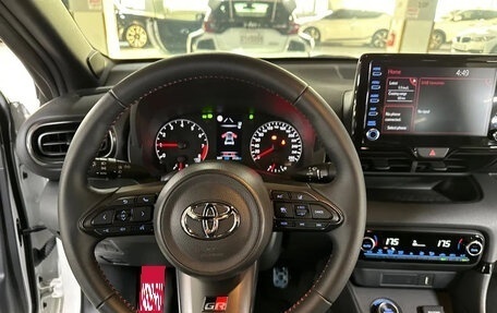 Toyota Yaris, 2022 год, 5 000 000 рублей, 13 фотография