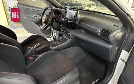 Toyota Yaris, 2022 год, 5 000 000 рублей, 18 фотография