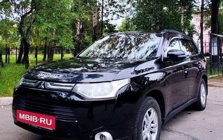 Mitsubishi Outlander III рестайлинг 3, 2012 год, 1 750 000 рублей, 3 фотография