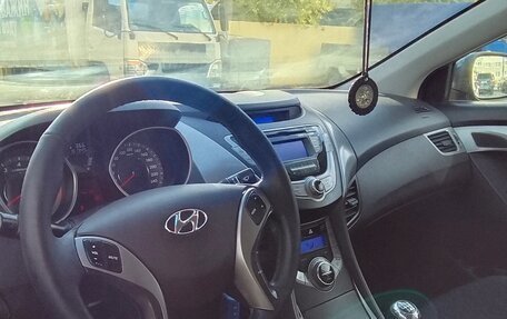 Hyundai Elantra V, 2012 год, 750 000 рублей, 6 фотография
