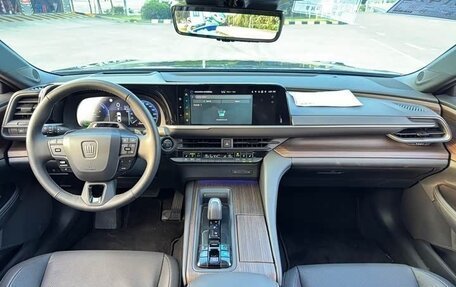 Toyota Crown, 2024 год, 6 247 000 рублей, 7 фотография