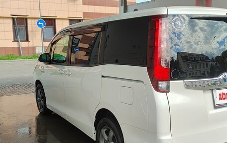 Toyota Noah III, 2014 год, 2 000 000 рублей, 3 фотография