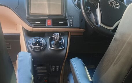 Toyota Noah III, 2014 год, 2 000 000 рублей, 5 фотография