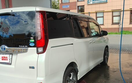 Toyota Noah III, 2014 год, 2 000 000 рублей, 2 фотография