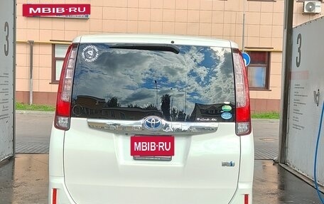 Toyota Noah III, 2014 год, 2 000 000 рублей, 4 фотография