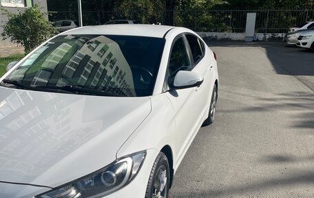 Hyundai Elantra VI рестайлинг, 2018 год, 1 415 000 рублей, 10 фотография