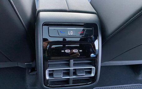 Volkswagen Tiguan, 2024 год, 4 550 000 рублей, 16 фотография