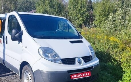 Renault Trafic, 2008 год, 1 300 000 рублей, 2 фотография