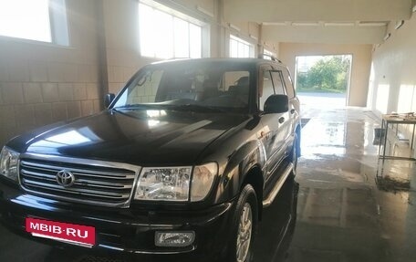 Toyota Land Cruiser 100 рестайлинг 2, 2004 год, 1 700 000 рублей, 1 фотография