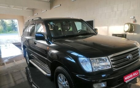 Toyota Land Cruiser 100 рестайлинг 2, 2004 год, 1 700 000 рублей, 2 фотография
