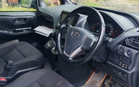 Toyota Noah III, 2019 год, 2 010 000 рублей, 6 фотография