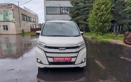 Toyota Noah III, 2019 год, 2 010 000 рублей, 1 фотография