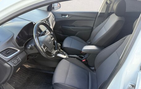 Hyundai Solaris II рестайлинг, 2018 год, 950 000 рублей, 9 фотография
