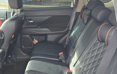Mitsubishi Outlander III рестайлинг 3, 2018 год, 2 150 000 рублей, 11 фотография