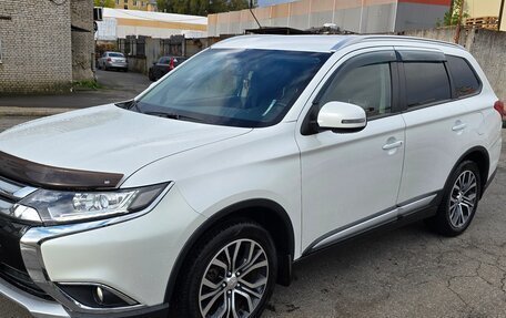 Mitsubishi Outlander III рестайлинг 3, 2018 год, 2 150 000 рублей, 2 фотография