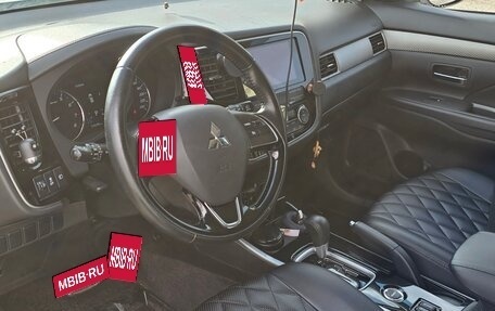 Mitsubishi Outlander III рестайлинг 3, 2018 год, 2 150 000 рублей, 10 фотография