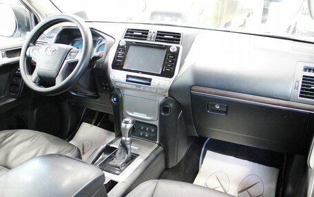 Toyota Land Cruiser Prado 150 рестайлинг 2, 2018 год, 3 500 000 рублей, 12 фотография