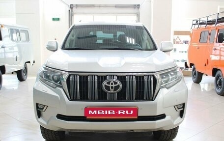 Toyota Land Cruiser Prado 150 рестайлинг 2, 2018 год, 3 500 000 рублей, 2 фотография