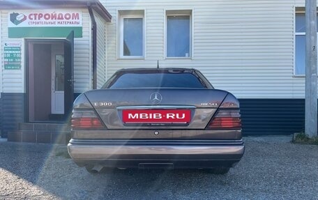 Mercedes-Benz E-Класс, 1993 год, 800 000 рублей, 5 фотография