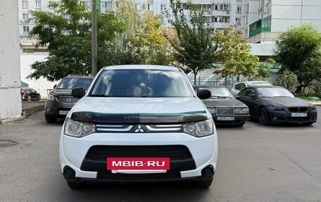 Mitsubishi Outlander III рестайлинг 3, 2013 год, 1 200 000 рублей, 2 фотография