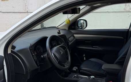 Mitsubishi Outlander III рестайлинг 3, 2013 год, 1 200 000 рублей, 9 фотография