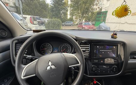 Mitsubishi Outlander III рестайлинг 3, 2013 год, 1 200 000 рублей, 13 фотография