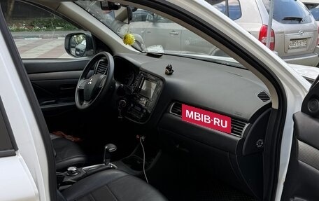 Mitsubishi Outlander III рестайлинг 3, 2013 год, 1 200 000 рублей, 10 фотография
