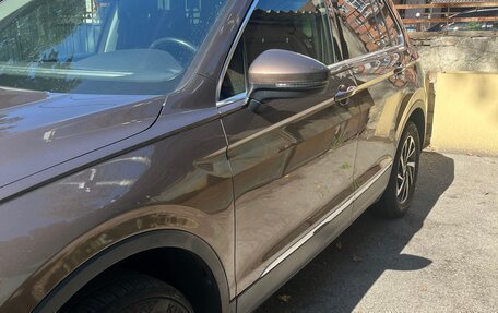 Volkswagen Tiguan II, 2018 год, 2 300 000 рублей, 3 фотография