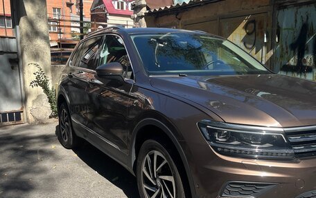 Volkswagen Tiguan II, 2018 год, 2 300 000 рублей, 2 фотография