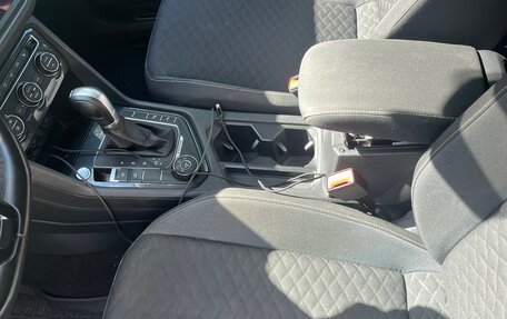 Volkswagen Tiguan II, 2018 год, 2 300 000 рублей, 8 фотография