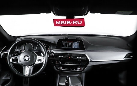 BMW 5 серия, 2019 год, 2 550 000 рублей, 16 фотография