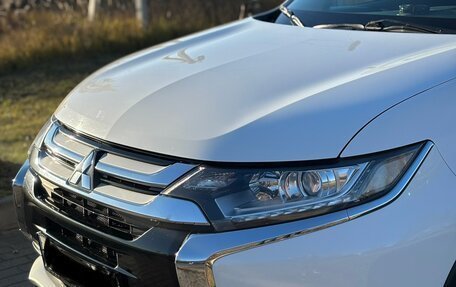 Mitsubishi Outlander III рестайлинг 3, 2015 год, 1 890 000 рублей, 2 фотография