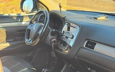 Mitsubishi Outlander III рестайлинг 3, 2015 год, 1 890 000 рублей, 7 фотография