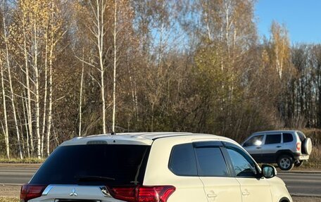 Mitsubishi Outlander III рестайлинг 3, 2015 год, 1 890 000 рублей, 12 фотография