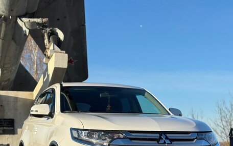 Mitsubishi Outlander III рестайлинг 3, 2015 год, 1 890 000 рублей, 10 фотография