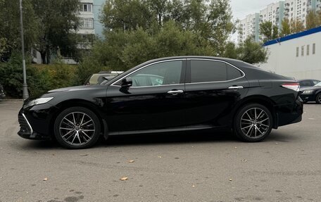 Toyota Camry, 2021 год, 3 180 000 рублей, 2 фотография