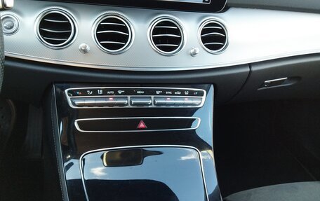 Mercedes-Benz E-Класс, 2016 год, 2 750 000 рублей, 15 фотография