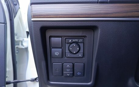 Toyota Land Cruiser Prado 150 рестайлинг 2, 2020 год, 6 182 000 рублей, 30 фотография
