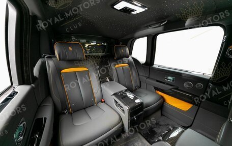 Rolls-Royce Cullinan, 2022 год, 83 500 000 рублей, 26 фотография