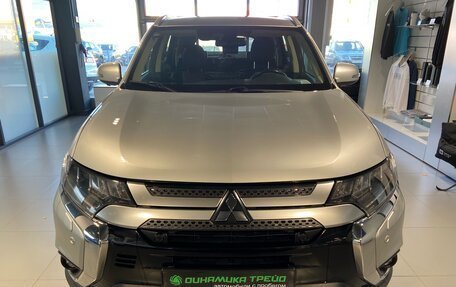 Mitsubishi Outlander III рестайлинг 3, 2019 год, 3 150 000 рублей, 2 фотография