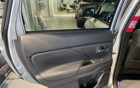 Mitsubishi Outlander III рестайлинг 3, 2019 год, 3 150 000 рублей, 7 фотография