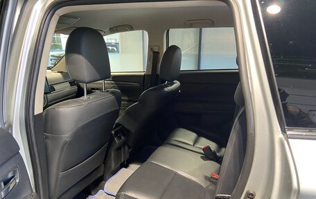 Mitsubishi Outlander III рестайлинг 3, 2019 год, 3 150 000 рублей, 8 фотография